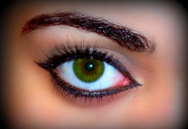 YEUX