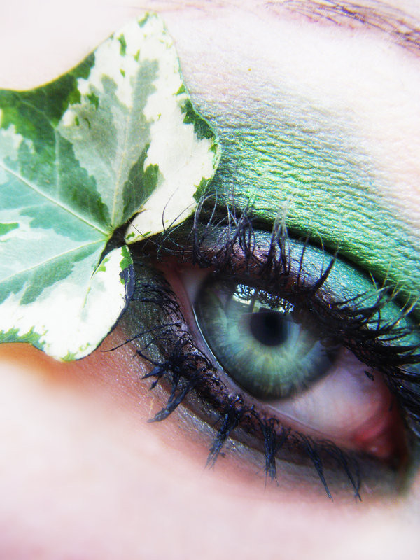 YEUX