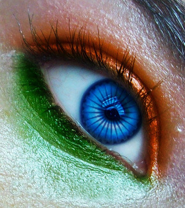 YEUX