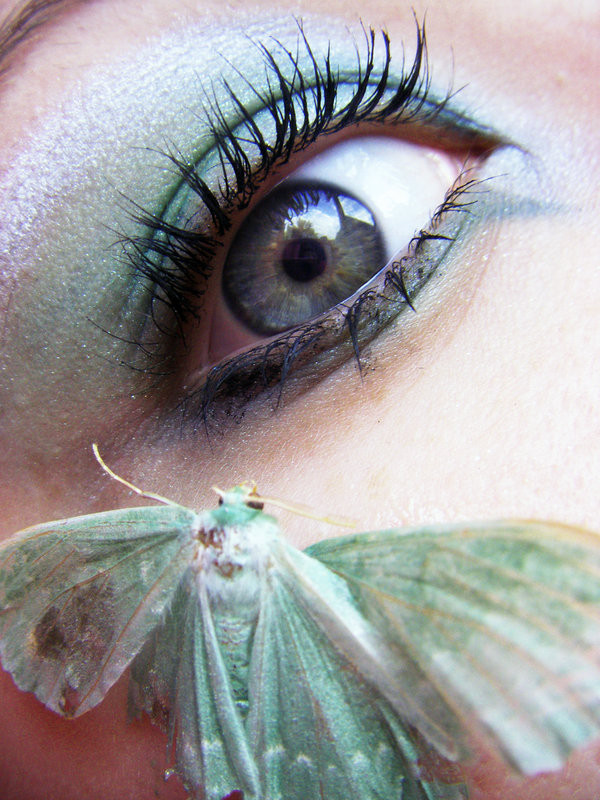YEUX