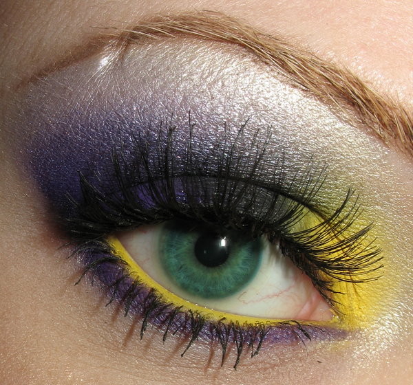 YEUX