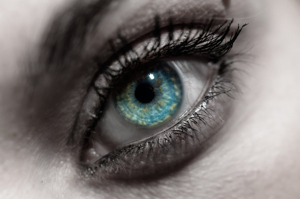 YEUX