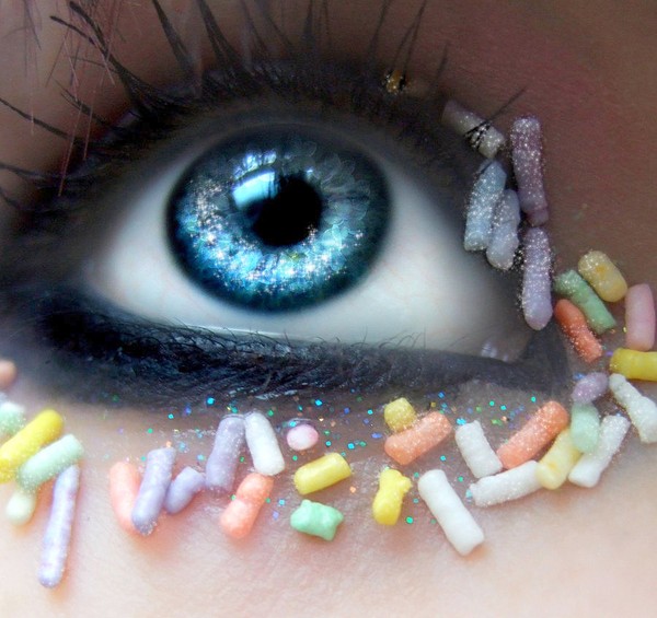 YEUX