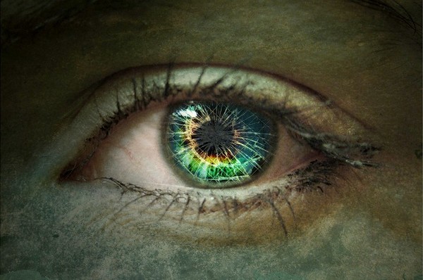 YEUX